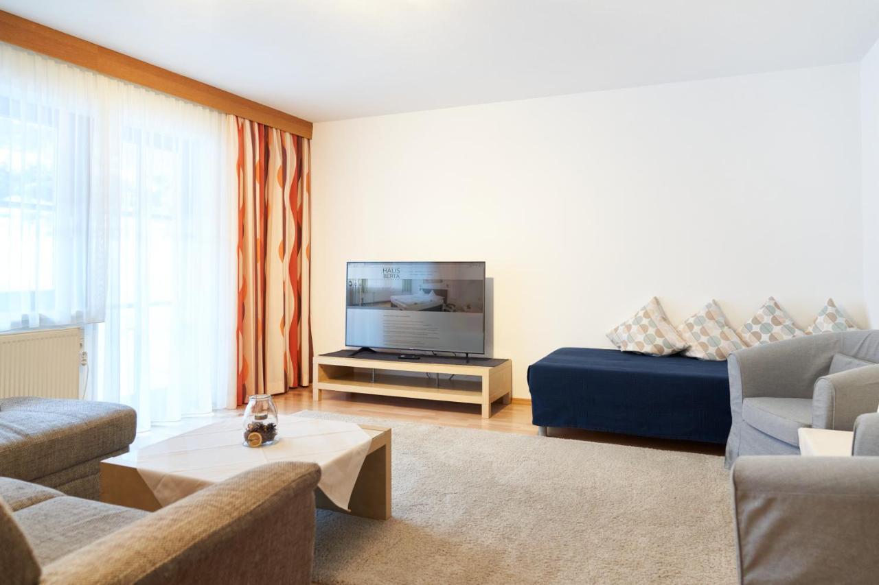 ロイタシュHaus Bertaアパートメント エクステリア 写真