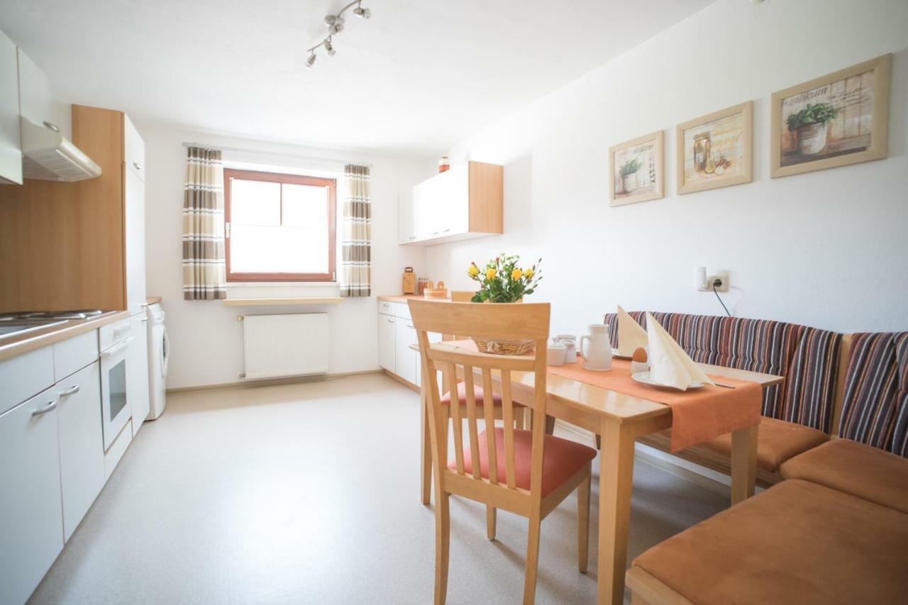 ロイタシュHaus Bertaアパートメント エクステリア 写真