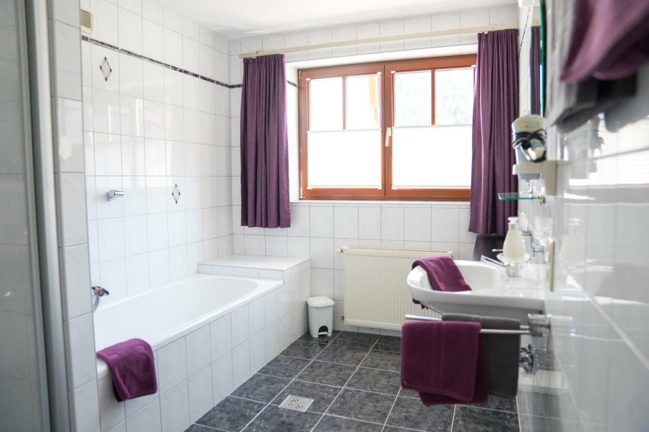 ロイタシュHaus Bertaアパートメント エクステリア 写真